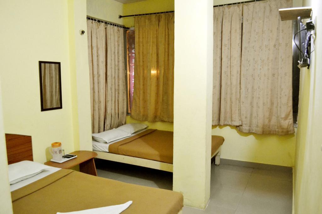 Hôtel Galaxy Comforts à Mysore Extérieur photo