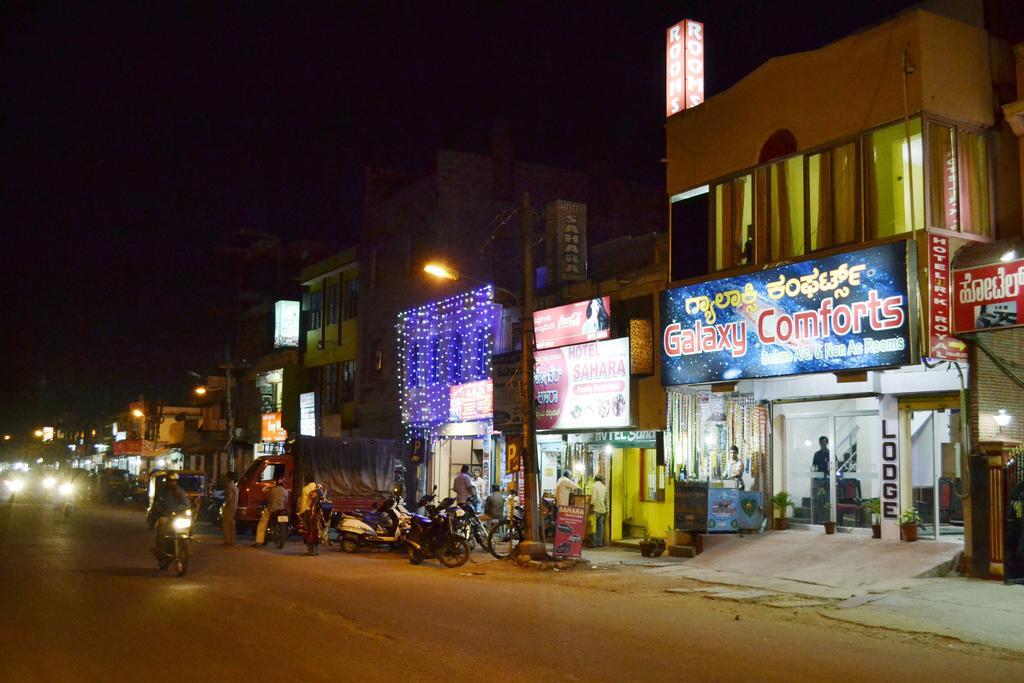 Hôtel Galaxy Comforts à Mysore Extérieur photo