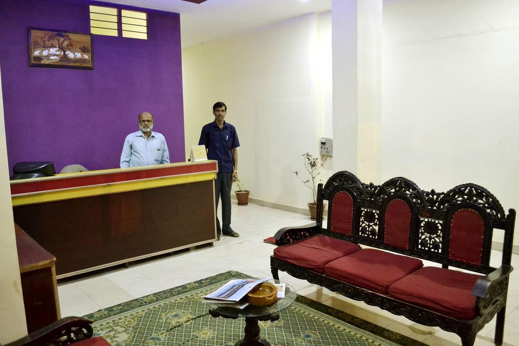Hôtel Galaxy Comforts à Mysore Extérieur photo